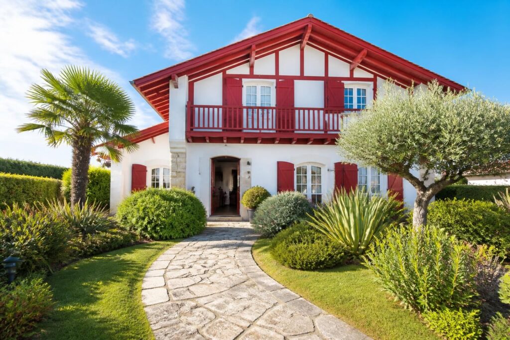 découvrez où trouver les meilleures offres de maisons en location à biarritz pour un séjour inoubliable au bord de l'océan.